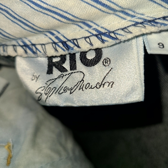 Vintage High Rise Jeans with Tapered Legs and Relaxed Fit - Picture 9 of 9